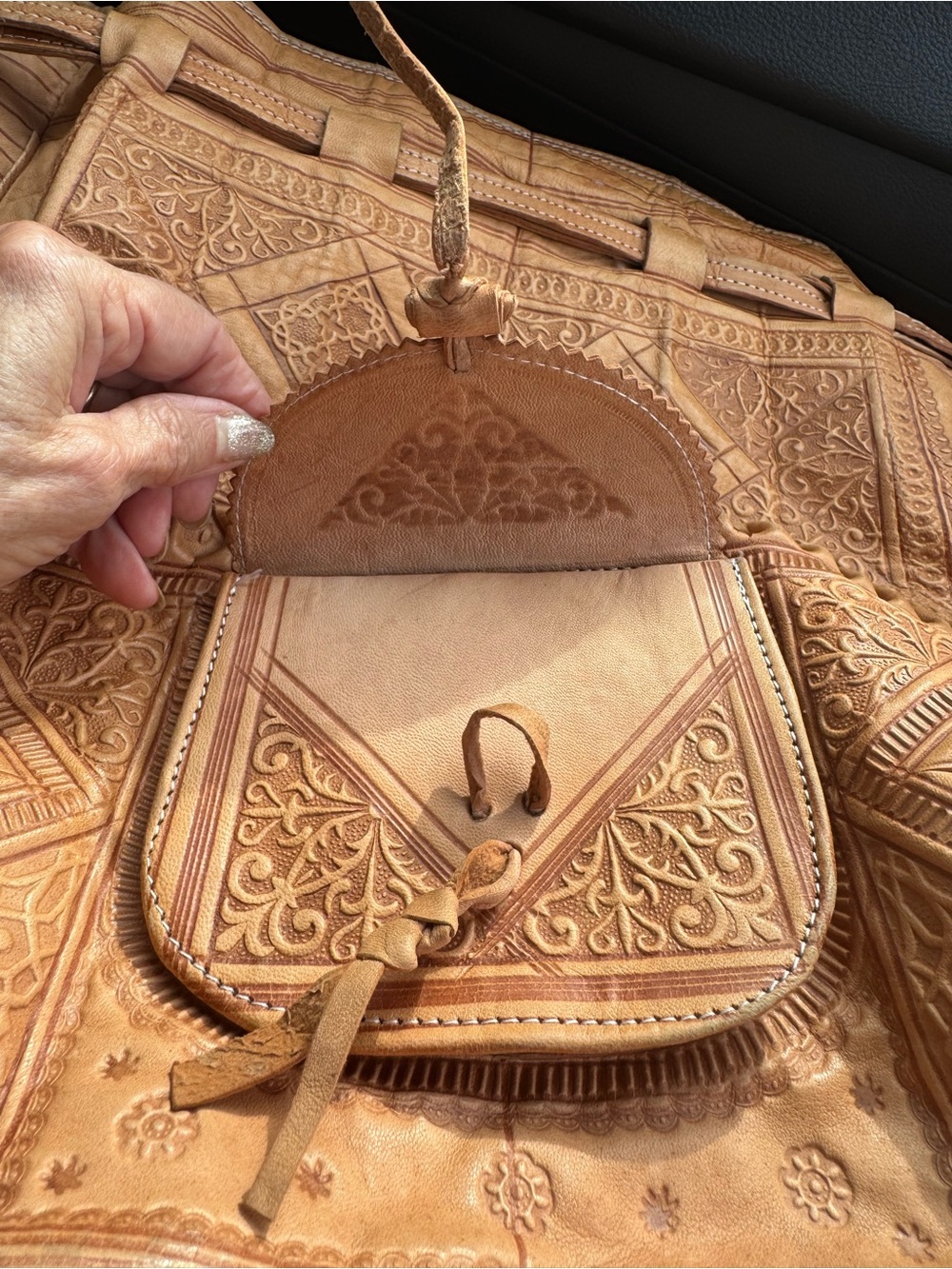 Moroccan Leather Handmade Embossed Boho Hippie Shoulder Bucket Bag - Picture 8 of 14
